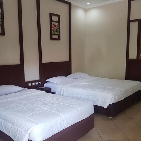 Oyo 2671 Wisma Djaja Syariah Bojonegoro Екстериор снимка