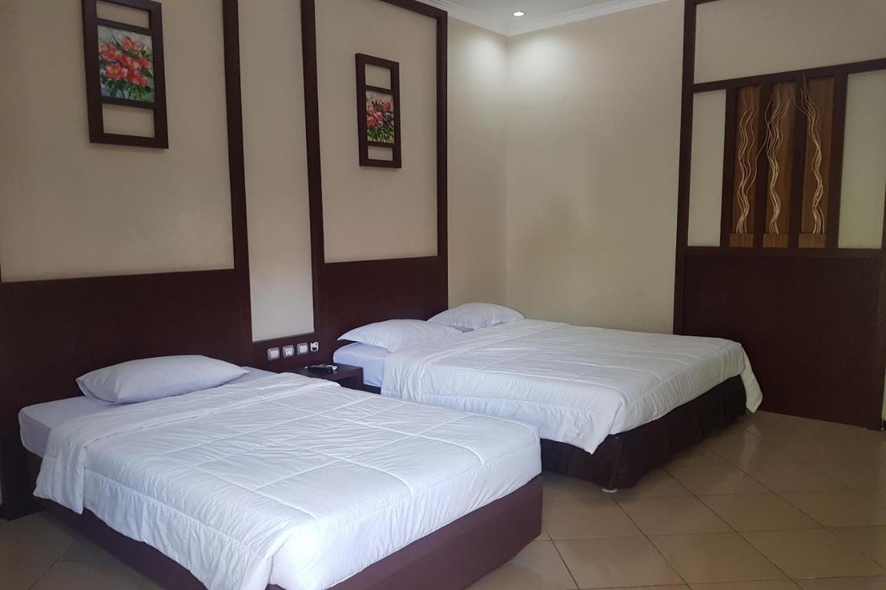 Oyo 2671 Wisma Djaja Syariah Bojonegoro Екстериор снимка