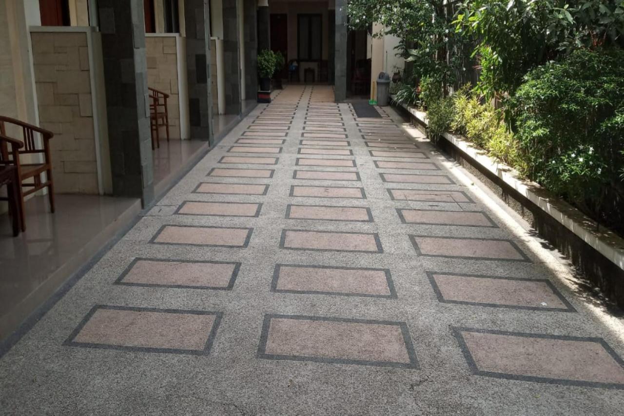 Oyo 2671 Wisma Djaja Syariah Bojonegoro Екстериор снимка