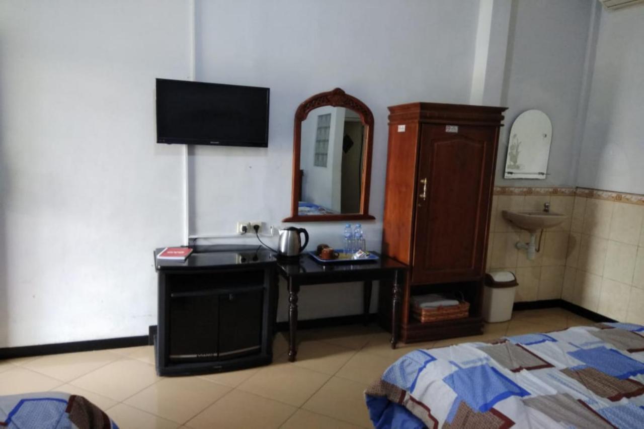 Oyo 2671 Wisma Djaja Syariah Bojonegoro Екстериор снимка