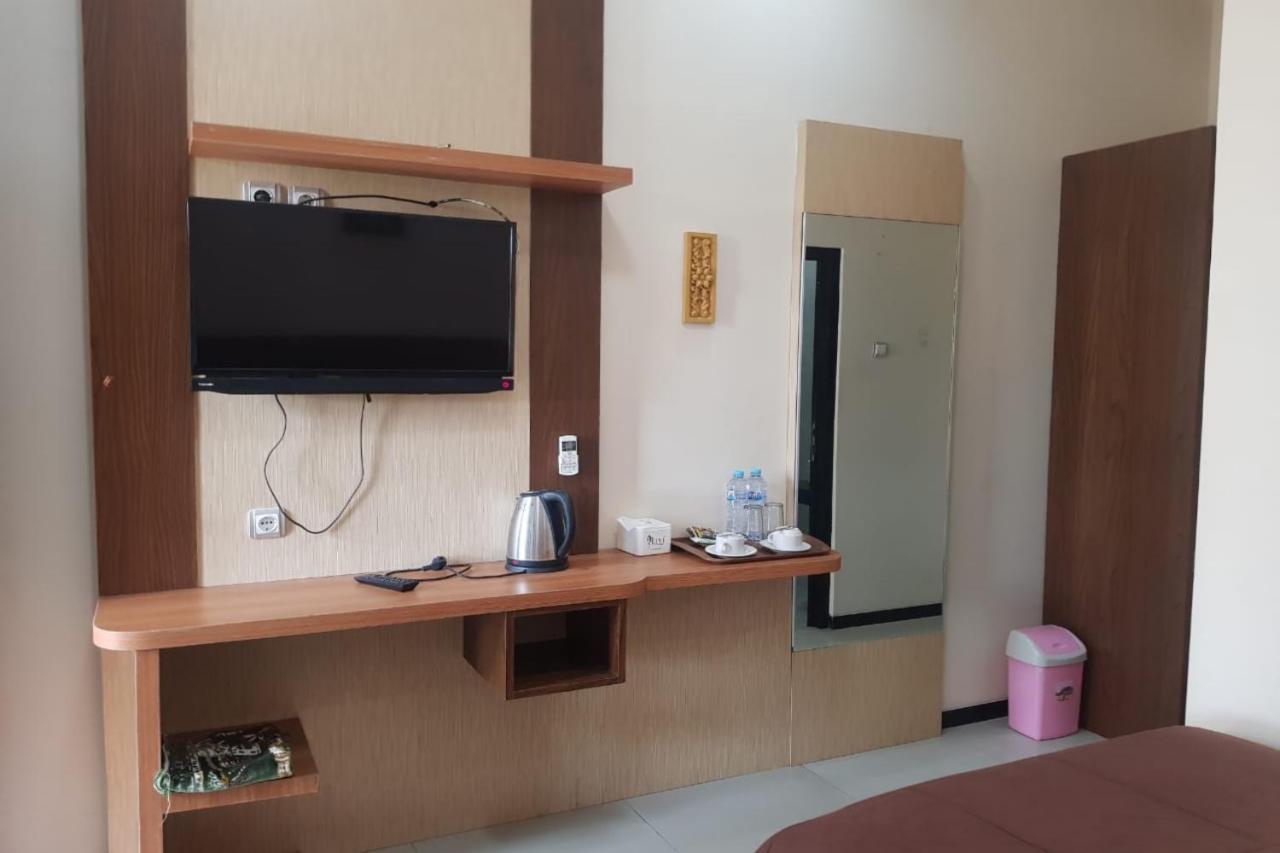 Oyo 2671 Wisma Djaja Syariah Bojonegoro Екстериор снимка