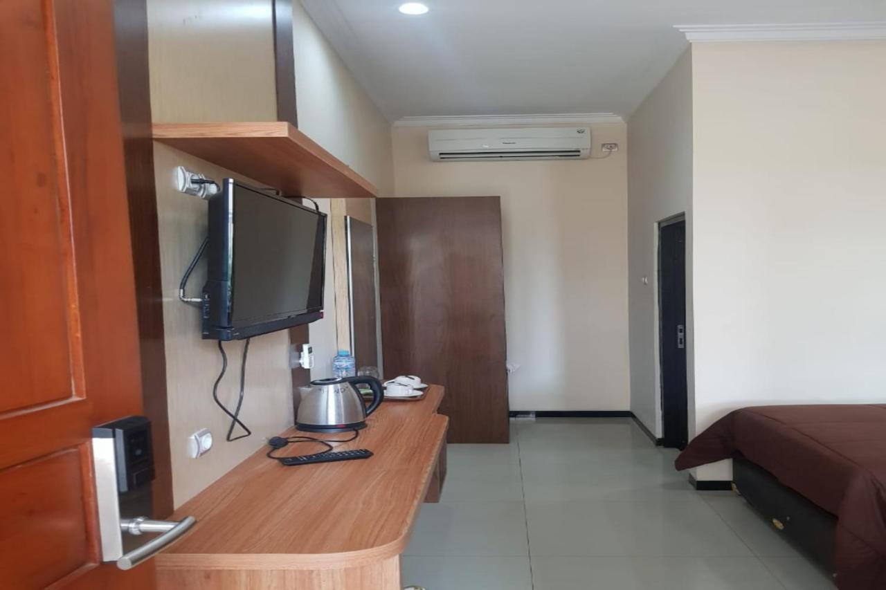 Oyo 2671 Wisma Djaja Syariah Bojonegoro Екстериор снимка
